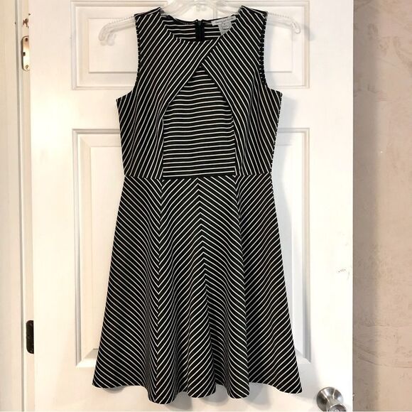 Danny and Nicole Stripped Black and White Dress Size 8 - Picture 1 of 10